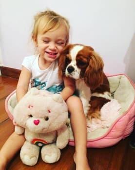 Layla fazendo sua Família Feliz